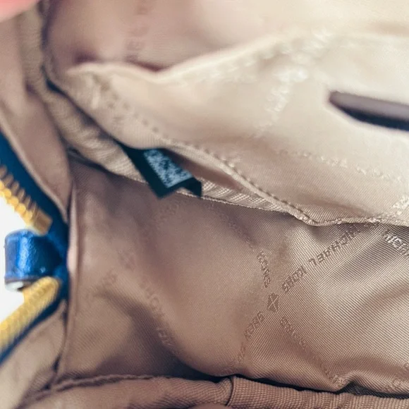 Michael Kors Women's Vivianne Canteen Quilted Leather Crossbody Bag Midnight - Picture 7 of 13